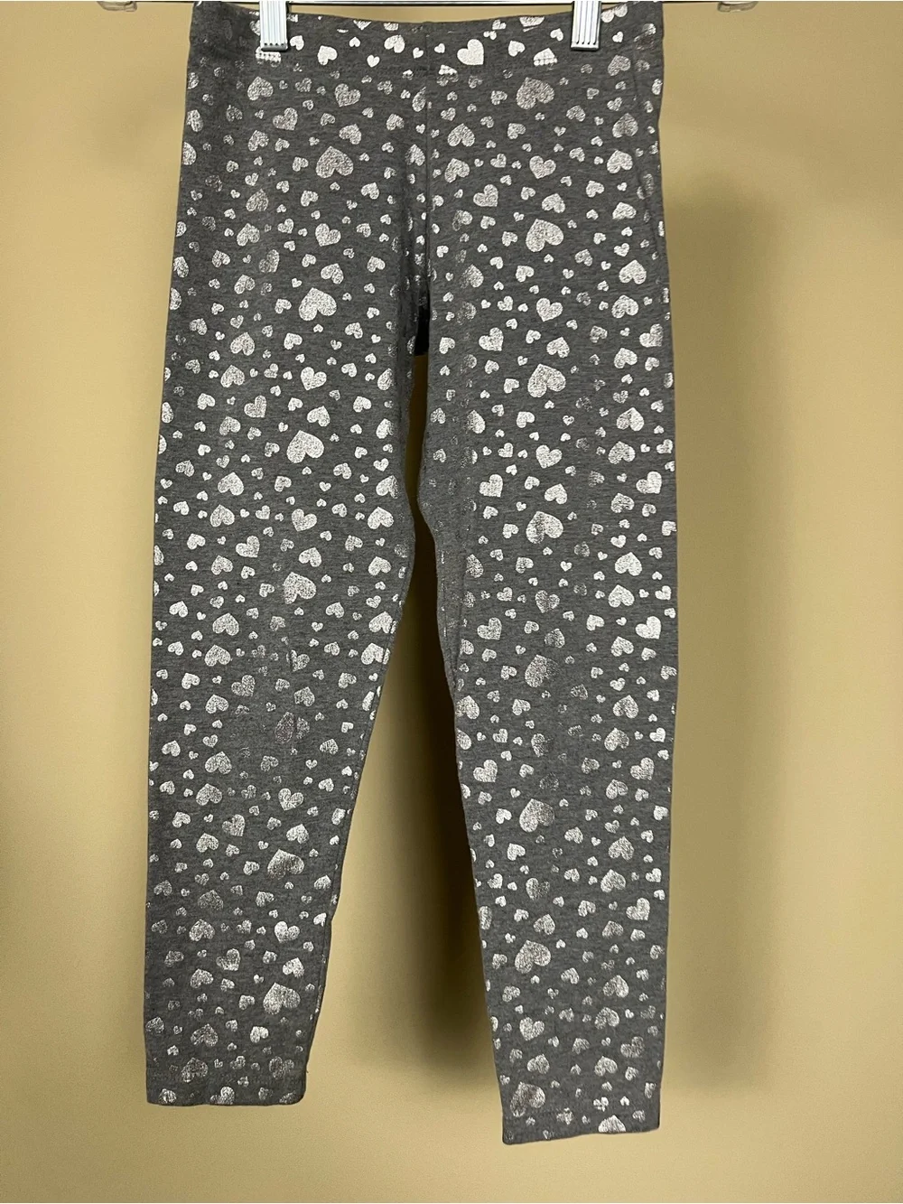 SO Girls' Gray Leggings with Silver Heart Print Size 10/12 Medium
